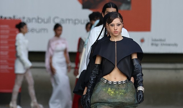 İstanbul Bilgi Üniversitesi Tekstil ve Moda Tasarımı Bölümü öğrencileri, mezuniyet