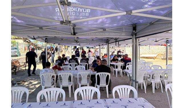 İzmir Büyükşehir Belediyesi, tüm birimleriyle yangın bölgelerindeki yaraları sarmak için