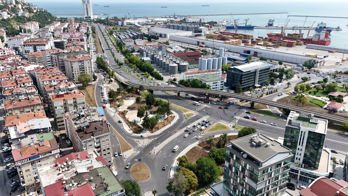Büyükşehir Belediyesi, Gençlik Parkı Kavşağı’nda gerçekleştirdiği başarılı düzenleme ile bölge