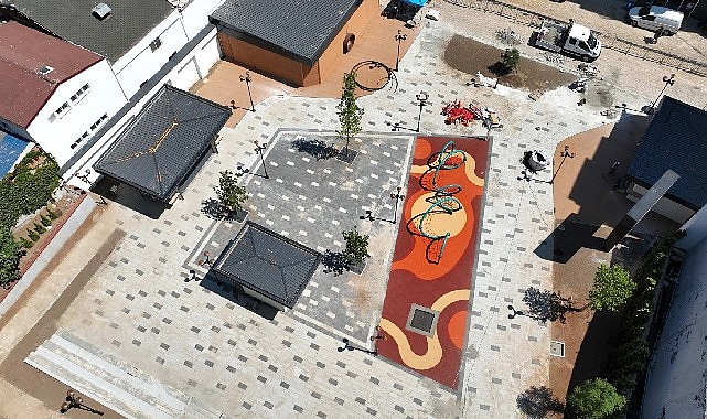 Büyükşehir’in İzmit’te, yıkılan eski Vergi Dairesi önündeki 1980 metrekarelik alanda