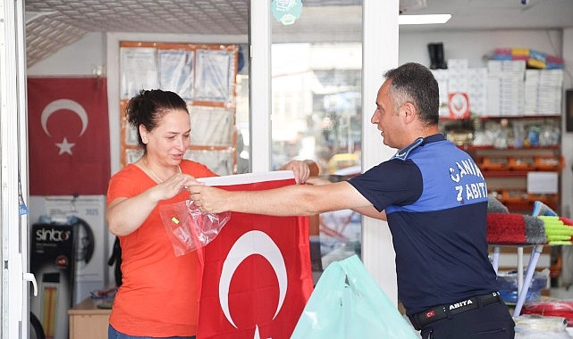 Cumhurbaşkanı Recep Tayyip Erdoğan'ın bayrak çağrısı sonrası ilçeyi Türk bayraklarıyla