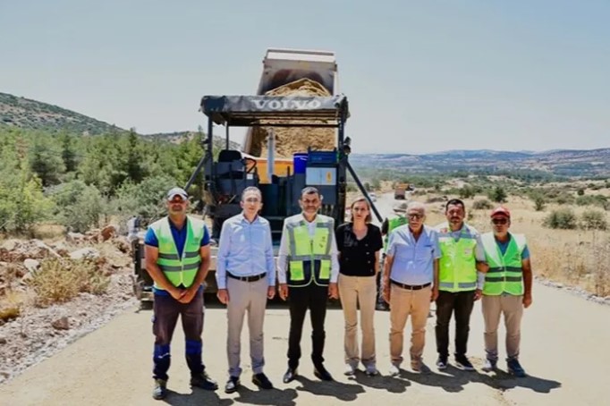 Büyükşehir Belediyesinin bu sezon 200 km’nin üzerinde asfalt yol hedefiyle