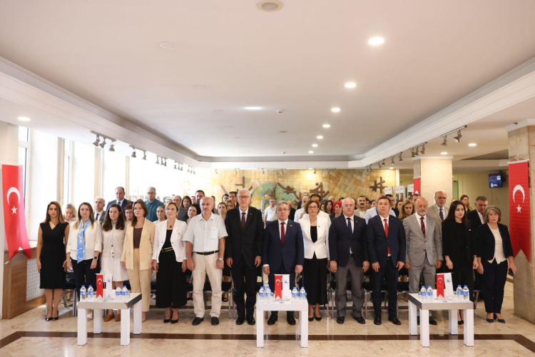 deude-15-temmuzda-demokrasi-ve-milli-birlik-mesaji-verildi