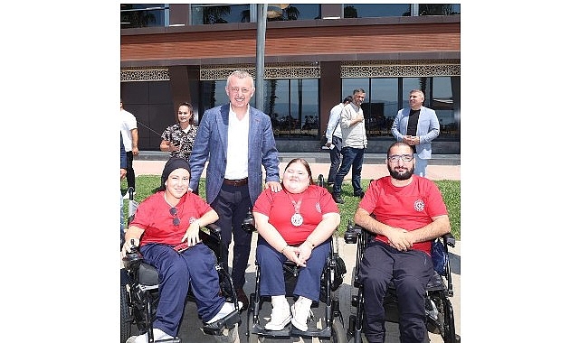 Kocaeli Büyükşehir Belediye Başkanı Doç. Dr. Tahir Büyükakın, ilimizin başarılı