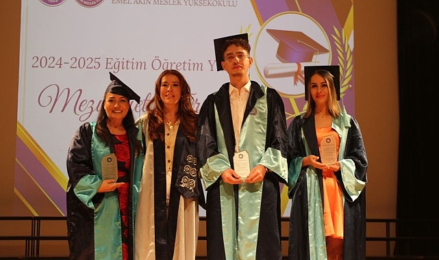 Ege Üniversitesi Emel Akın Meslek Yüksekokulu, düzenlenen törenle mezunlarını sektöre