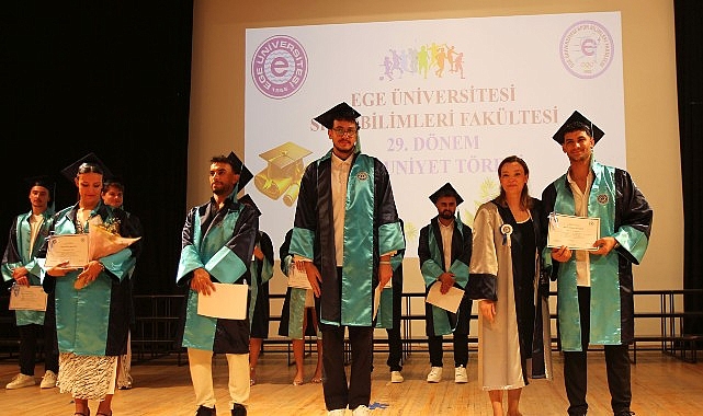 Ege Üniversitesi Spor Bilimleri Fakültesinin 29. dönem mezuniyet töreni, akademisyenler,