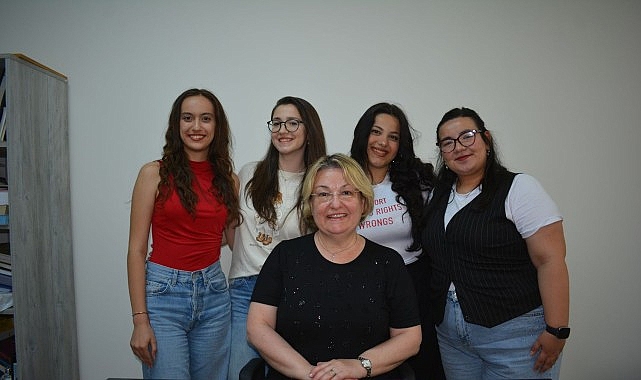 Ege Üniversitesi İletişim Fakültesi Halkla İlişkiler ve Tanıtım Bölümü 1.