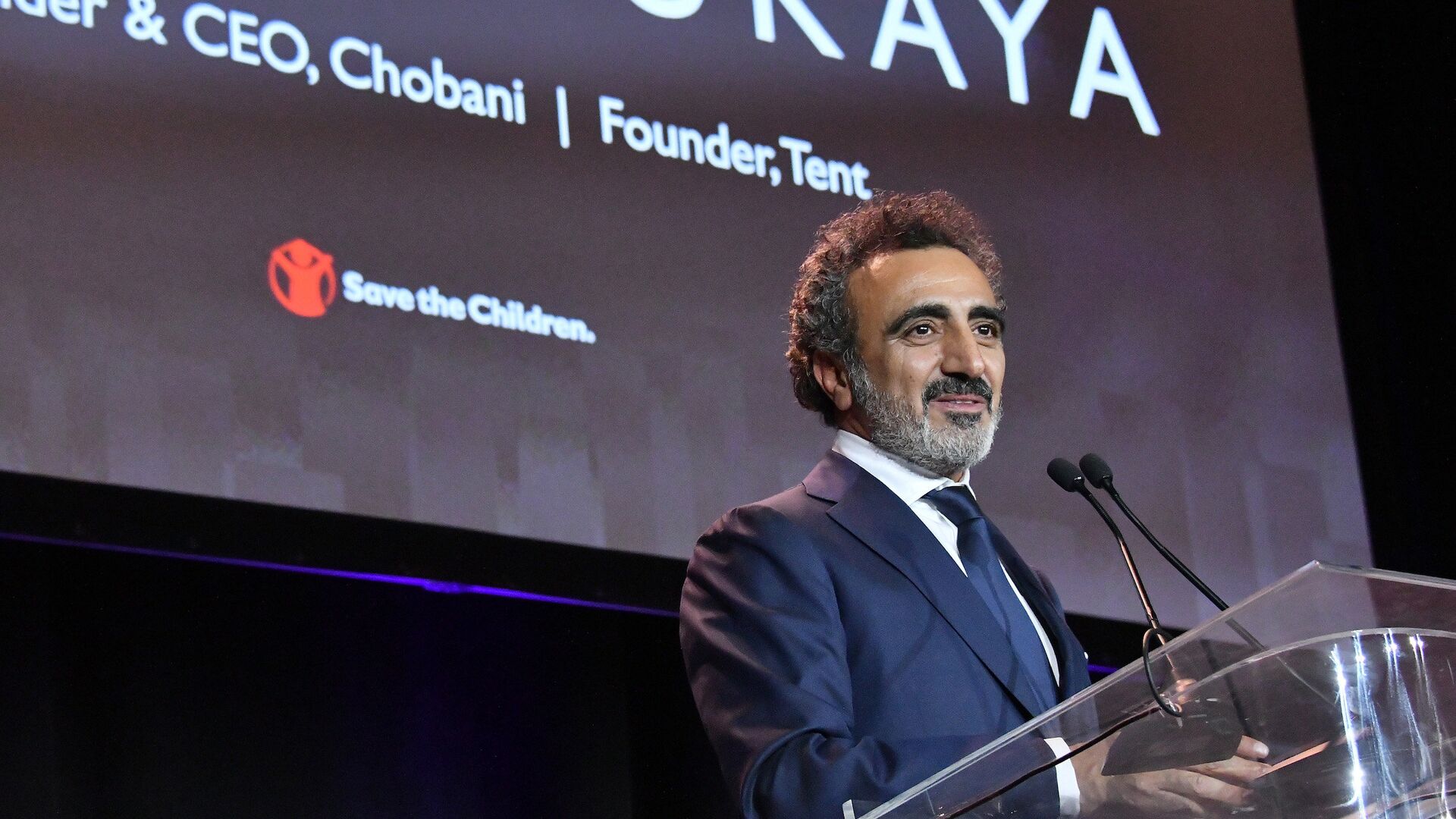 Fenerbahçe, stadyum ismi ve forma göğüs sponsorluğu için iş insanı