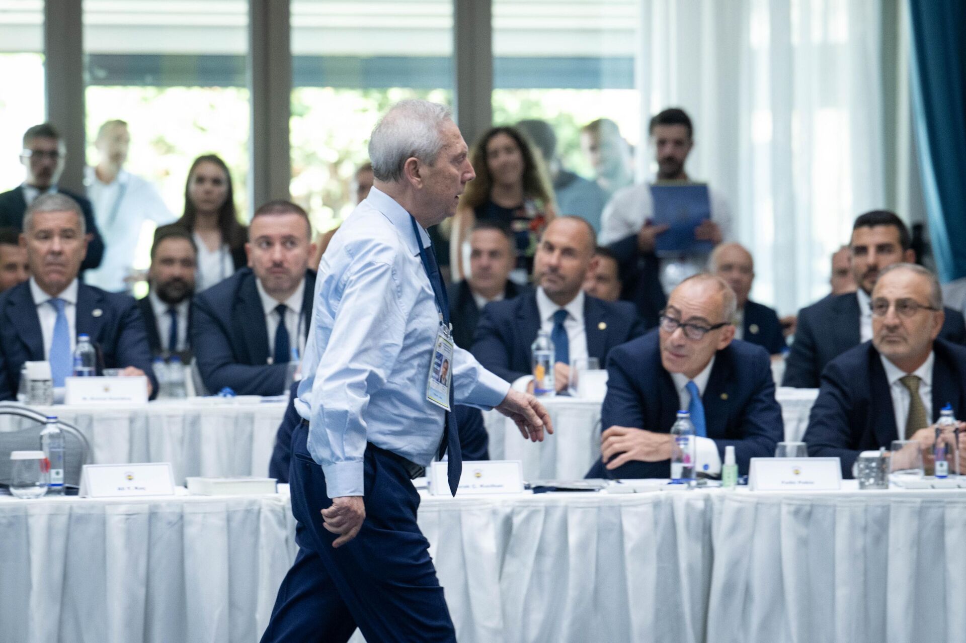 kocun-loca-aciklamasi-uzerine-aziz-yildirim-kursuye-yurudu