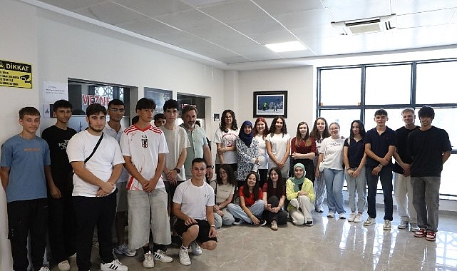 Kartepe Belediyesi’nin gençleri hayata hazırlamak amacıyla hayata geçirdiği “Bir Gençlik