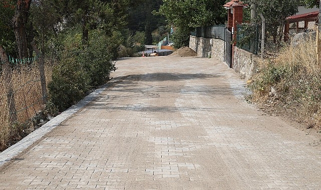 Geyve’de altyapı ve üstyapı çalışmaları kapsamında başlatılan parke taşı döşeme