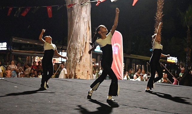 Kemer Belediyesi ev sahipliğinde, Gürcistan’dan gelen ünlü dans grubu Oqros