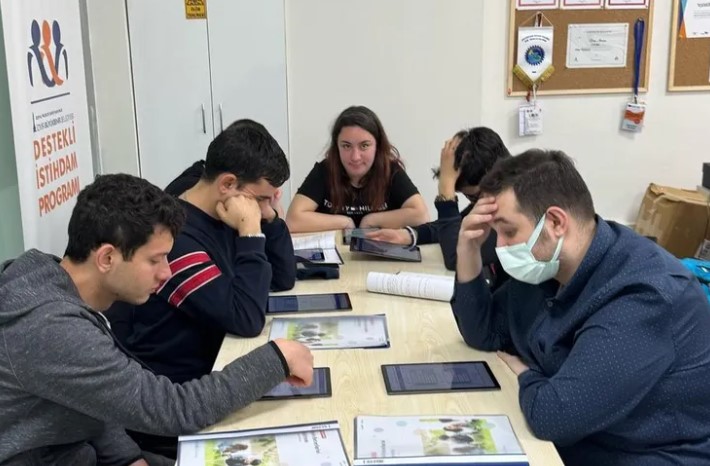 İzmir Büyükşehir Belediyesi tarafından nöro-çeşitli ve zihinsel engelli bireylerin çeşitli