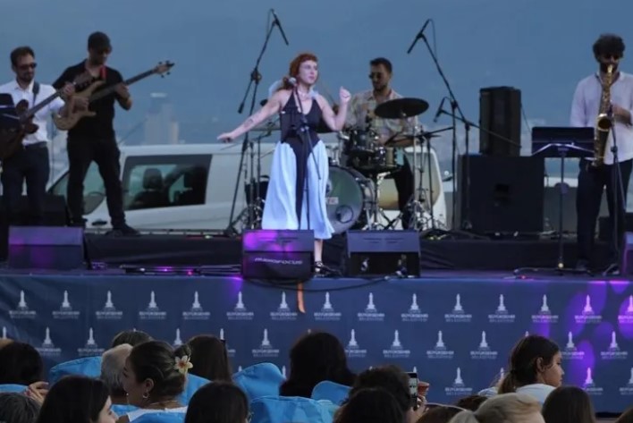 İzmir Büyükşehir Belediyesi, ağustos ayında kentin dört bir yanında konserlerden
