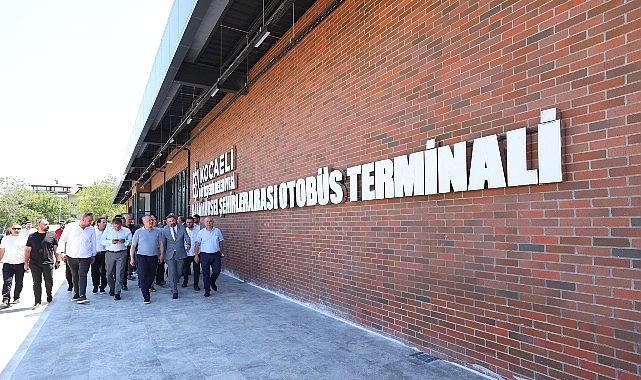 Kocaeli Büyükşehir Belediye Başkanı Doç.Dr.Tahir Büyükakın, yeni yapılan Karamürsel Otobüs