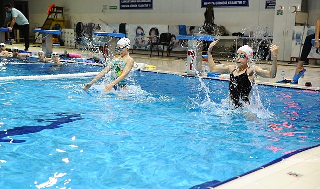 Karşıyaka Belediyesi, 8 farklı branşta düzenlediği “Yaz Spor Okulları” ile