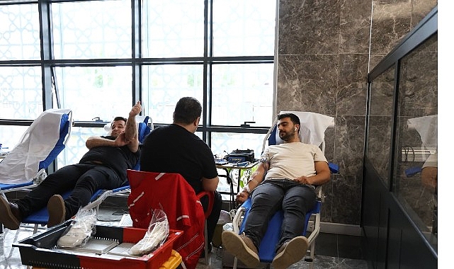 Kartepe Belediyesi ile Kocaeli Kızılay Kan Merkezi işbirliğinde düzenlenen kan