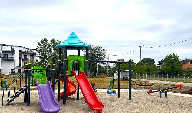Kartepe Belediyesi Park ve Bahçeler Müdürlüğü’nün Uzunçiftlik Mahallesi’ne kazandırdığı parkın