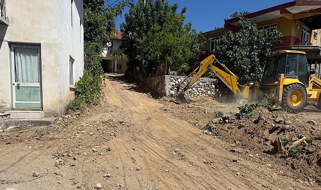 Kemer Belediyesi Fen İşleri Müdürlüğü ekipleri, Kuzdere Mahallesi’nde altyapı çalışmaları