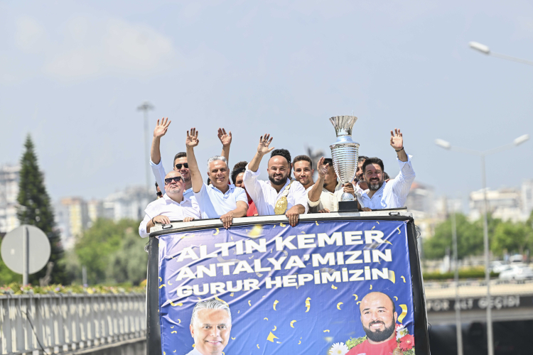 kirkpinar-sampiyonu-muratpasada-buyuk-coskuyla-kutlandi