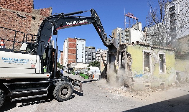 Konak Belediyesi, güvenlik riski taşıyan ve görüntü kirliliğe neden olan