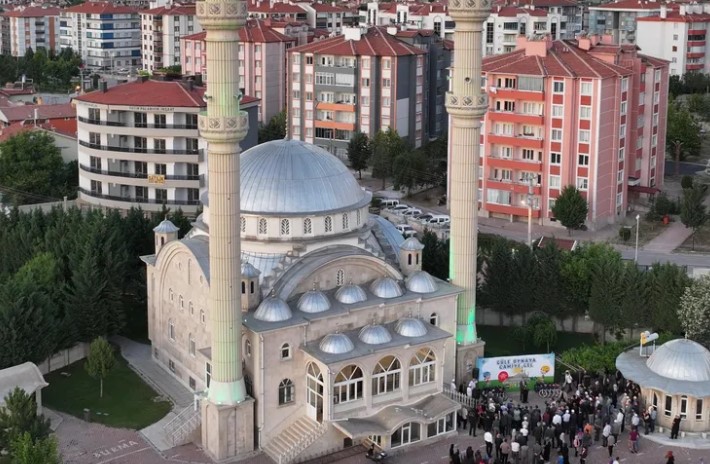 Konya Büyükşehir Belediyesi’nin geleneksel hale getirdiği “Güle Oynaya Camiye Gel”