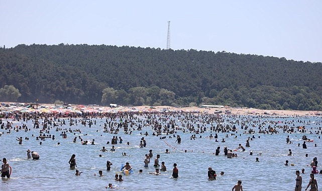 Kocaeli Büyükşehir Belediyesi’nin yaz aylarında yoğun ilgi gören sahillerinde görev