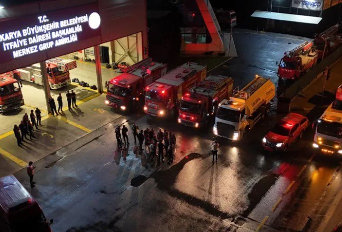 Manisa’daki Orman Yangınına Destek İçin Büyükşehir Ekipleri Yola Çıktı.