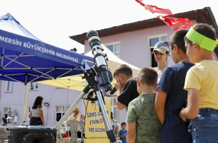 Mercan Bilim Merkezi İlçe İlçe Dolaşıp Bilim Meraklılarına Ulaşıyor “Gökyüzü