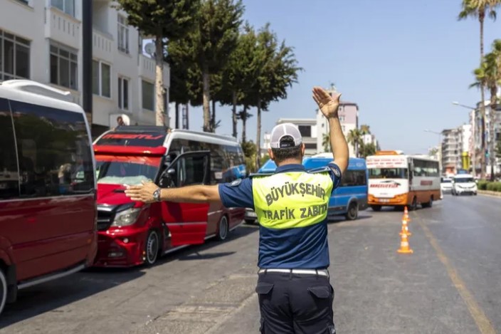 Zabıta Dairesi Başkanlığı’na bağlı Trafik Zabıta Şube Müdürlüğü ekipleri, kent