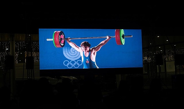 Kocaeli Büyükşehir Belediyesi’nin “Açık Havada Sinema Keyfi” etkinliği, İzmit Milli