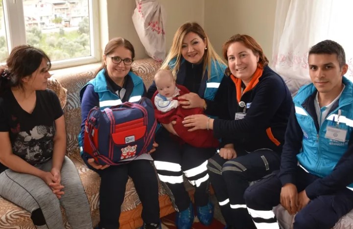 Büyükşehir Belediyesi, bebek sahibi olan ailelerin mutluluğunu paylaşmaya ve annelere