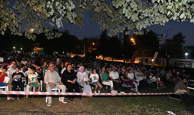 Osmangazi Belediyesi, yaz akşamlarını çocuklar için renkli birer şenliğe dönüştürüyor.