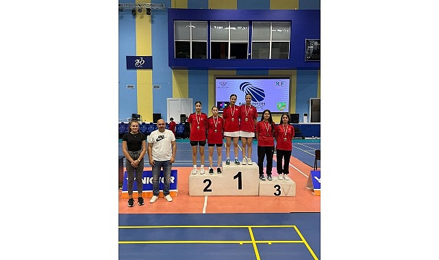 Bulgaristan’ın Pazarcık şehrinde gerçekleşen ‘Hebar U17 Bulgaria Open’ Badminton Turnuvası’nda