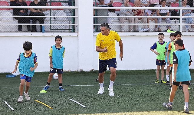 Buca Belediyesi'nin düzenlediği futbol kursları, profesyonel isimlerin katılımıyla unutulmaz bir