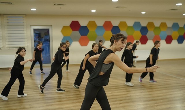 İBB, “Yaza Sanat Kat!” temasıyla 7-14 yaş arası çocuklar için