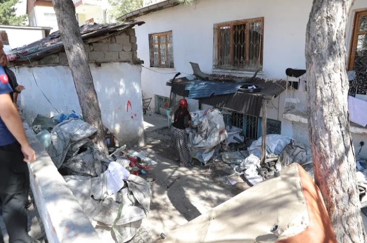 Sivas Belediyesi, mahalle araları, boş arsalar ve metruk binalarda izinsiz