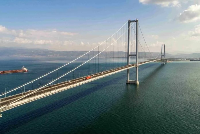 Ulaştırma ve Altyapı Bakanı Abdulkadir Uraloğlu, Osmangazi Köprüsü sayesinde İzmit
