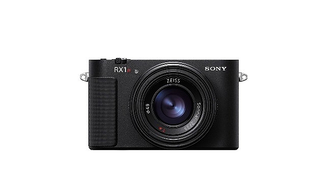 Sony, RX1R serisinin merakla beklenen üçüncü nesli RX1R III’ü bugün