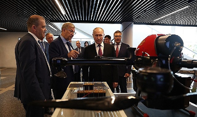 Rusya Cumhurbaşkanı Vladimir Putin, St. Petersburg Devlet Denizcilik Teknik Üniversitesi’nin