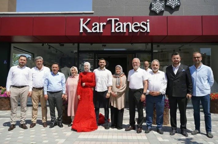 Kayseri Talas Belediyesi’nin sosyal sorumluluk anlayışıyla hayata geçirdiği Kartanesi Gelinlik