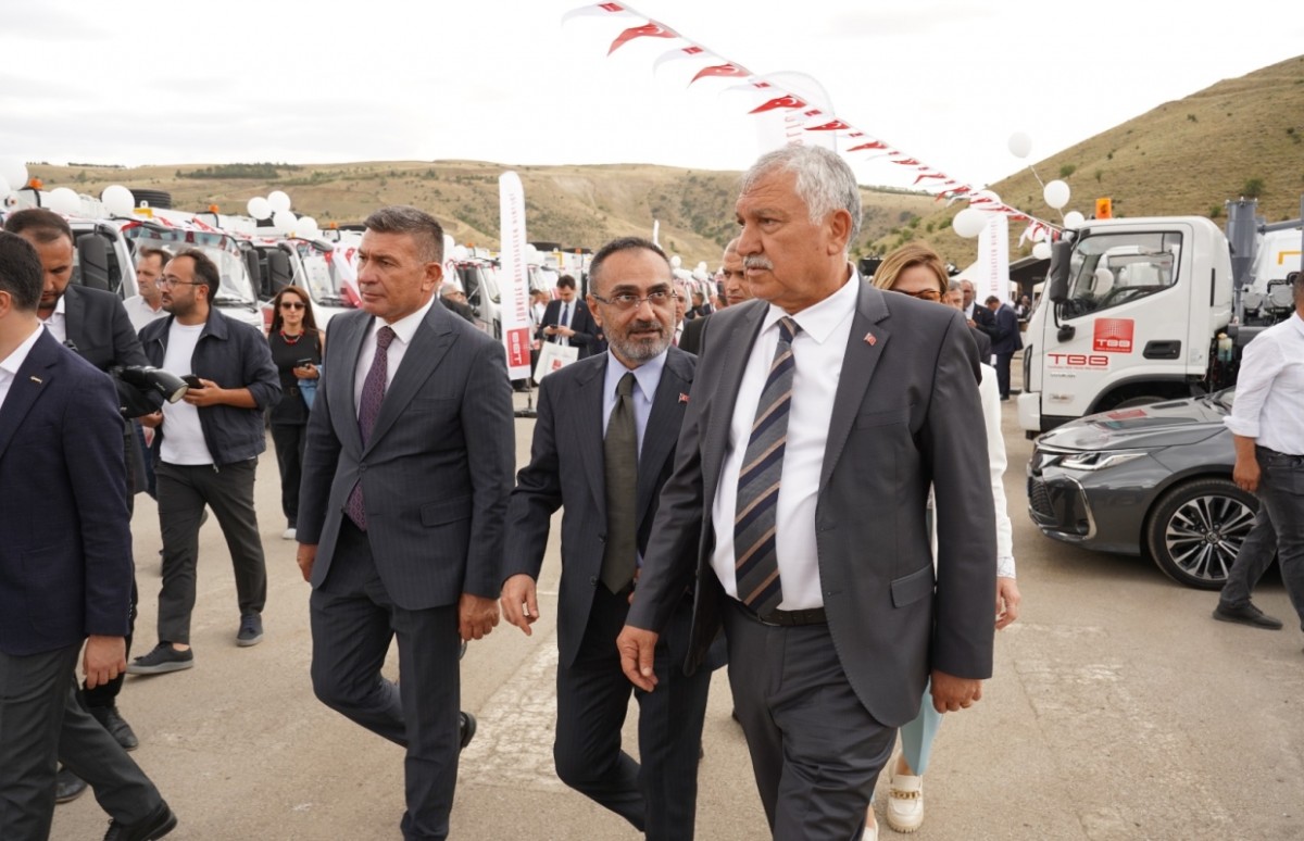 Türkiye Belediyeler Birliği (TBB) tarafından düzenlenen Araç Teslim Töreni, TBB