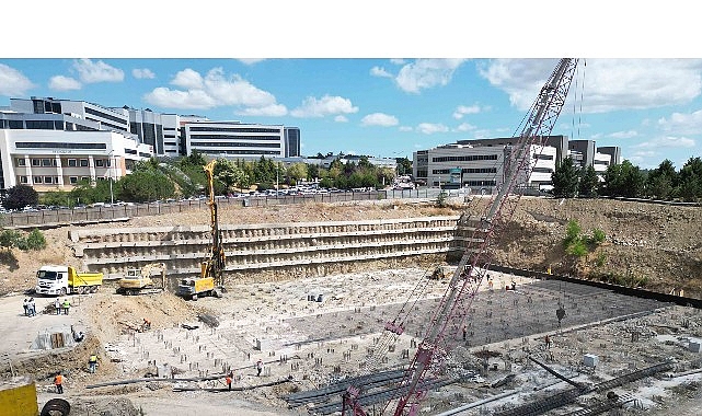 Büyükşehir Belediyesi’nin Umuttepe Kampüsü’ndeki cami ve otopark projesi sorunsuz devam