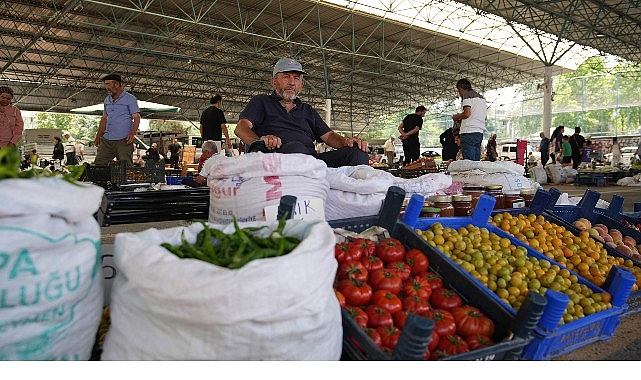 Keçiören Belediyesi, çiftçilerce üretilen taze sebze ve meyveleri aracısız şekilde