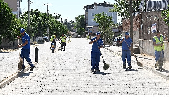 Aydın Büyükşehir Belediyesi’ne bağlı temizlik ekipleri, Aydın kent genelinde çalışmalarını