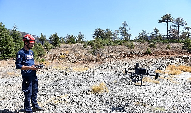 Osmangazi Belediyesi, Bursa’daki orman yangınlarına karşı mücadelesini aralıksız sürdürüyor.