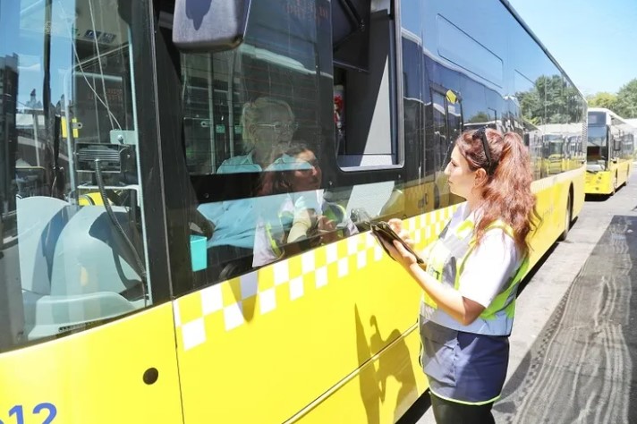 İstanbul’da toplu ulaşımın yüzde 52’sini üstlenen İETT, yaz sıcaklarının artmasıyla