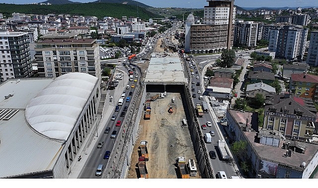 İBB tarafından başlatılan Yenidoğan Kavşağı yenileme çalışmaları hızla devam ediyor.