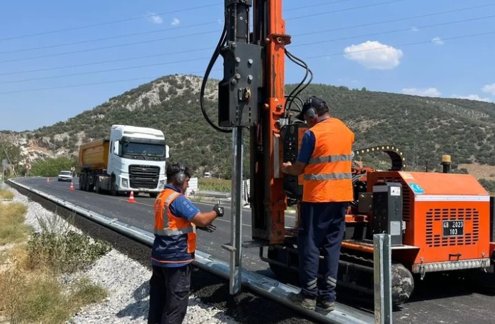 Muğla Büyükşehir Belediyesi, “Güvenli Yollar” sloganıyla çıktığı yolda vatandaşların konforlu