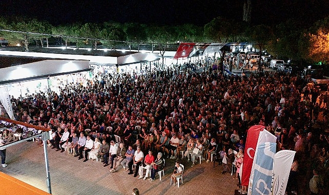 Ayvalık Belediyesi tarafından Altınova sahiline, yeni yüzüyle kazandırılan "Sahil Gece